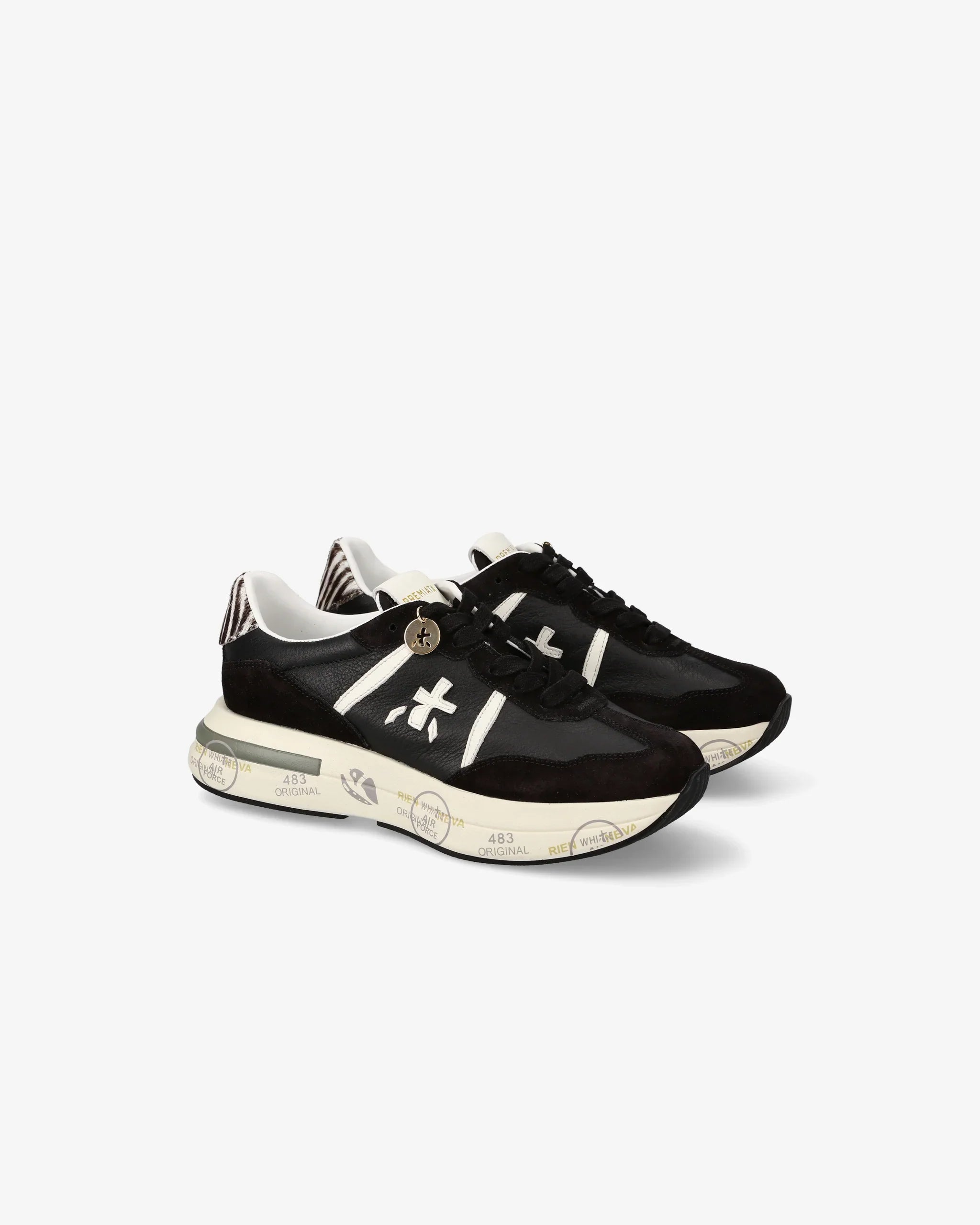 RUNNING CASSIE NERA