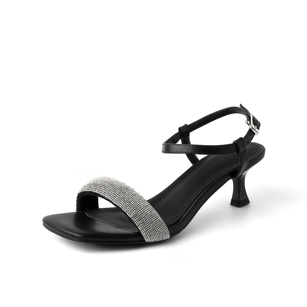 Elegante sandalo con tacco medio e punta aperta