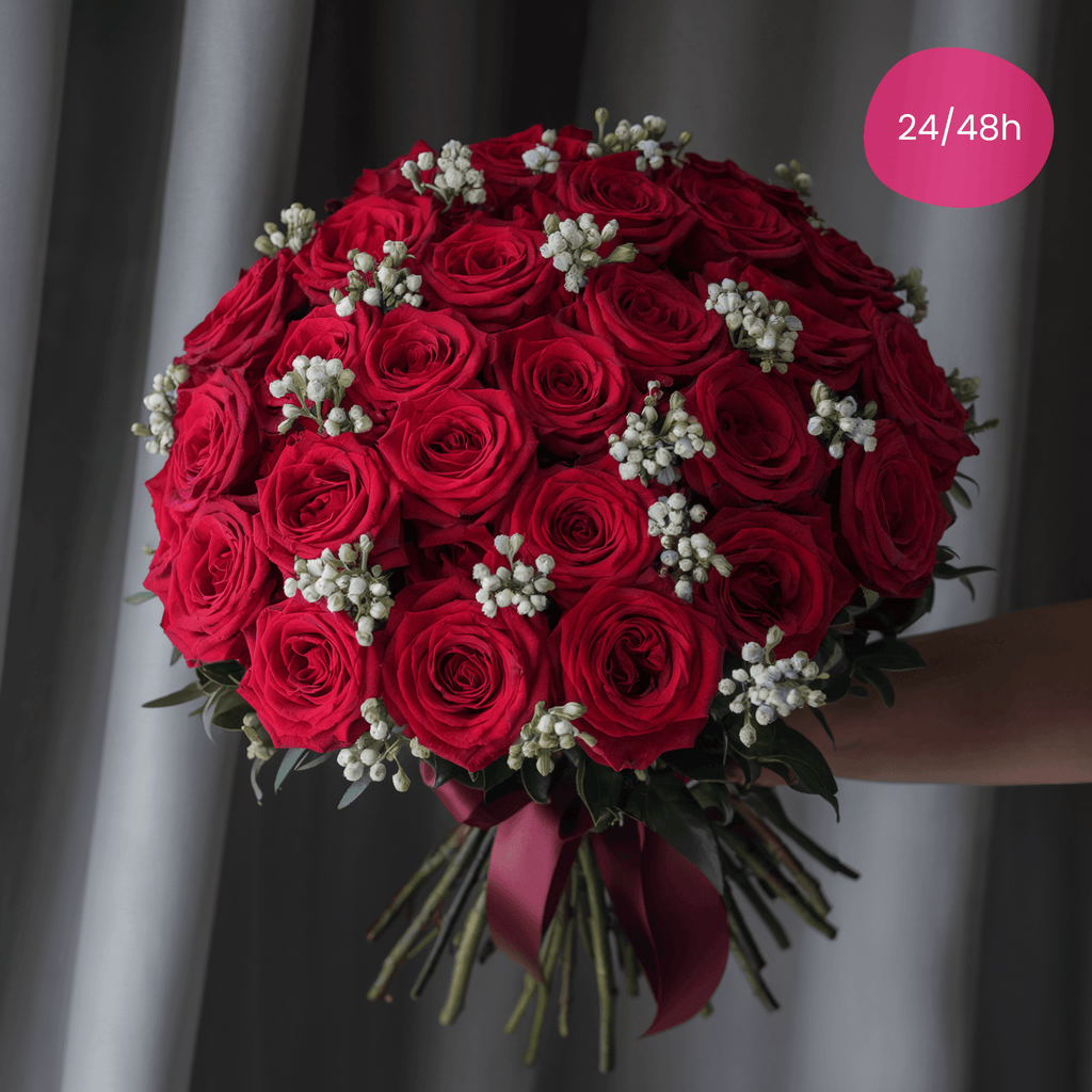 ETERNA PASSIONE – Rose Rosse, Gypsophila e Verde Decorativo