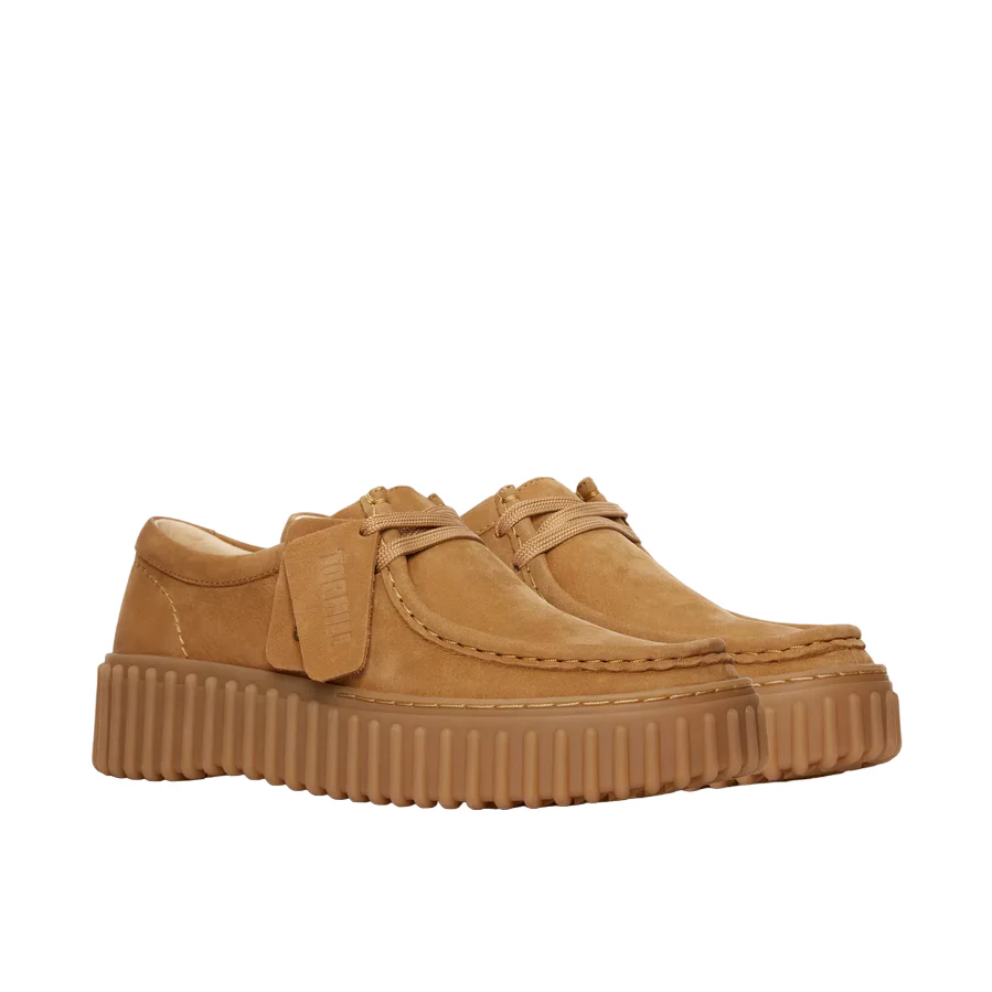 Clarks – Scarpa Casual Donna Torhill Bee 26172084 Marrone Chiaro | Nabuk Premium, Suola Chunky Vintage, Comfort Wallabee Design