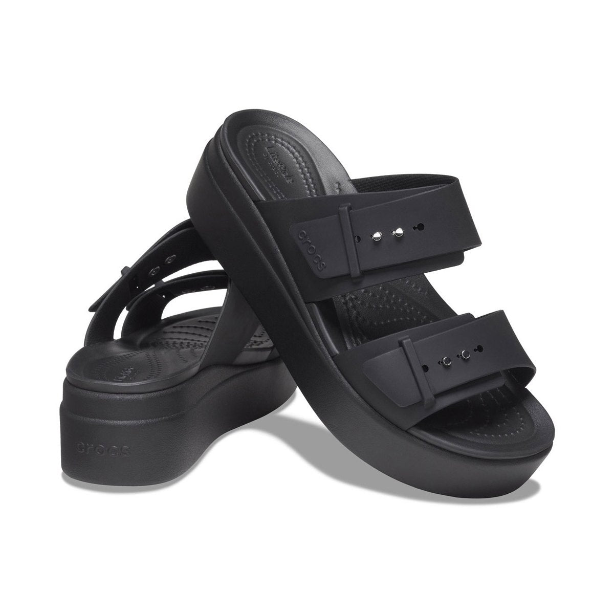 Crocs sandalo da donna con zeppa Brooklyn Buckle Low Wedge 207431-001 nero