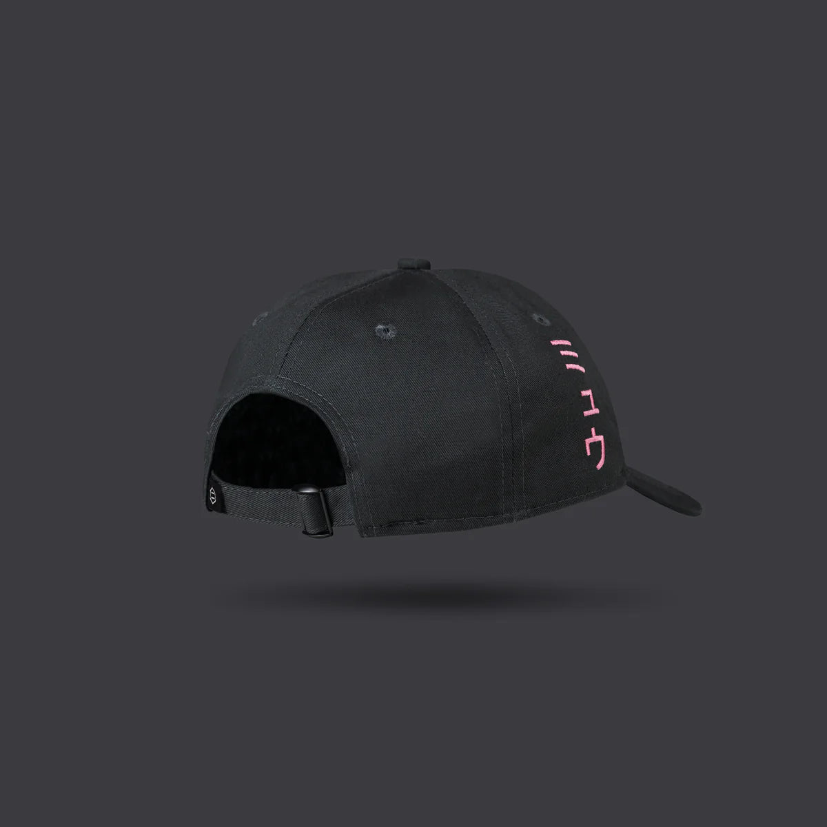 Dolly Noire Dad Hat Mew Pokémon Pixel Art Unisex Nero Slavato - HA1165-HB-01