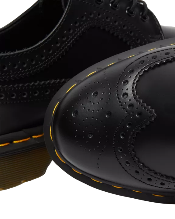 Dr. Martens 3989 Brogue Nero - Scarpa Elegante Pelle Smooth Unisex