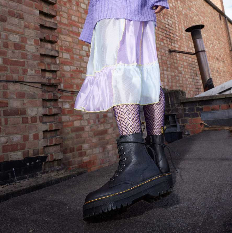Dr. Martens Stivale anfibio con zeppa da donna in morbida pelle Pisa Jadon III 26378001 nero