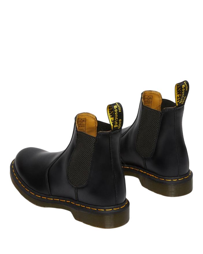 Dr. Martens – Stivaletti Chelsea 2976 22227001 Nero | Pelle Smooth, Cuciture Gialle Iconiche, Comfort Everyday Unisex