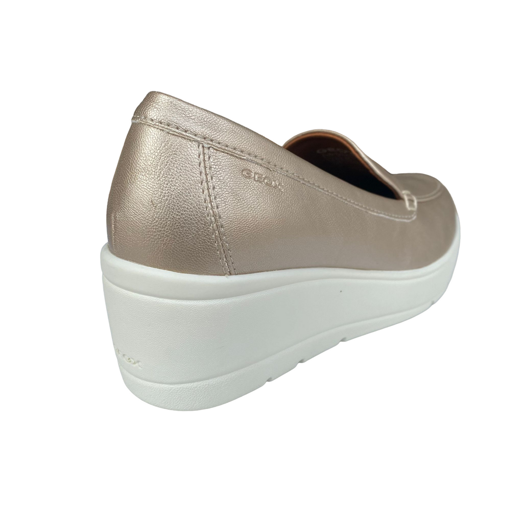 Geox scarpa mocassino con zeppa da donna Ilde D36RAB oro chiaro
