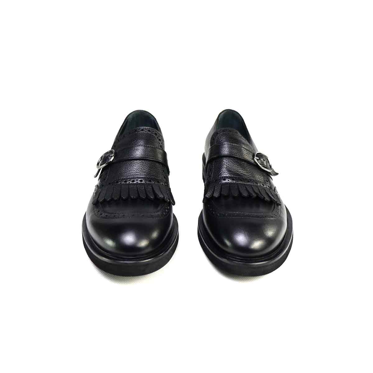 SCARPA CON FIBBIA E FRANGIA GRAINED NERO