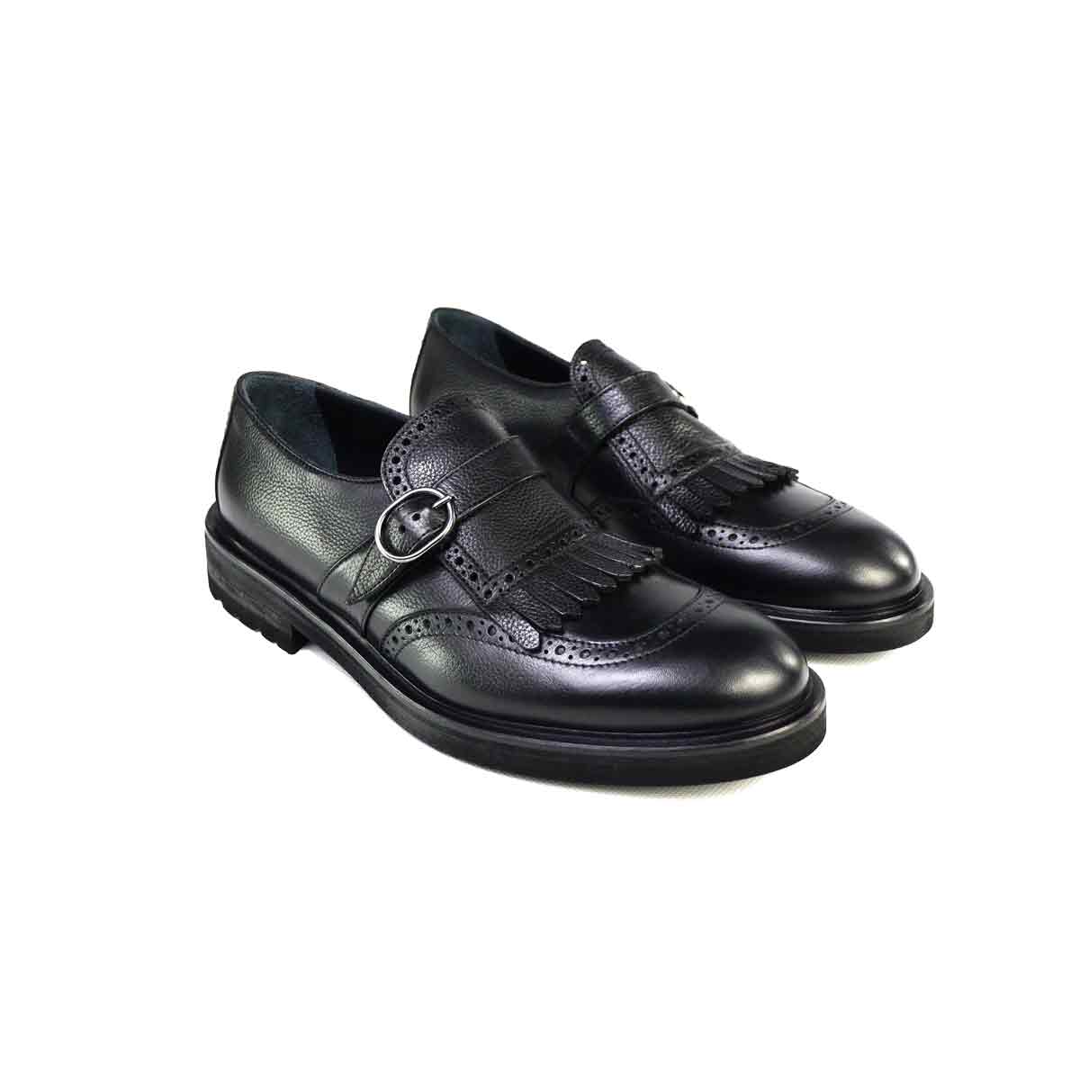 SCARPA CON FIBBIA E FRANGIA GRAINED NERO