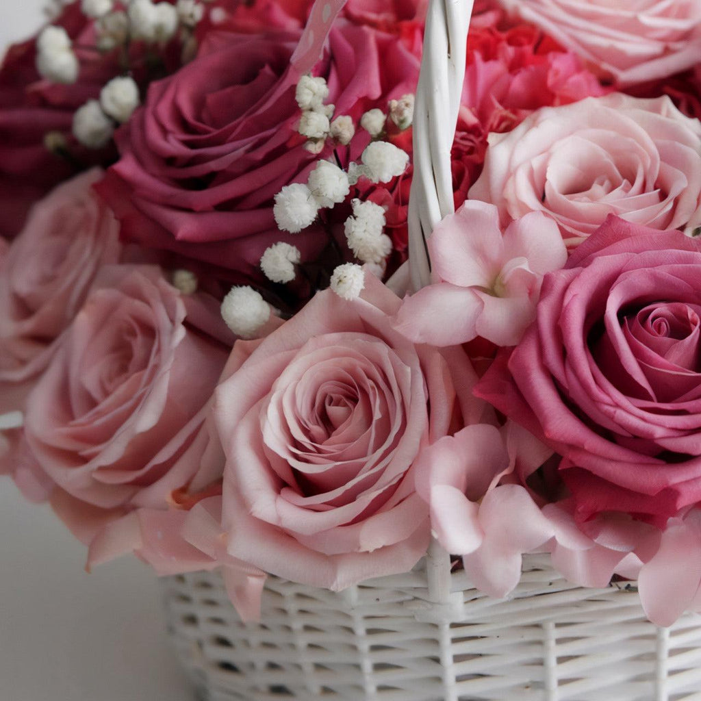 INCANTO ROSA – Ciotola di Rose Rosa e Fiori Tonalità Pastello