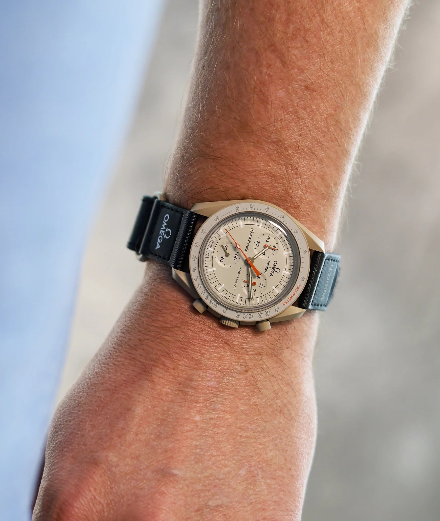 Swatch x Omega MoonSwatch Mission to Jupiter SO33C100 – Cronografo quarzo Bioceramic 42mm beige/marrone