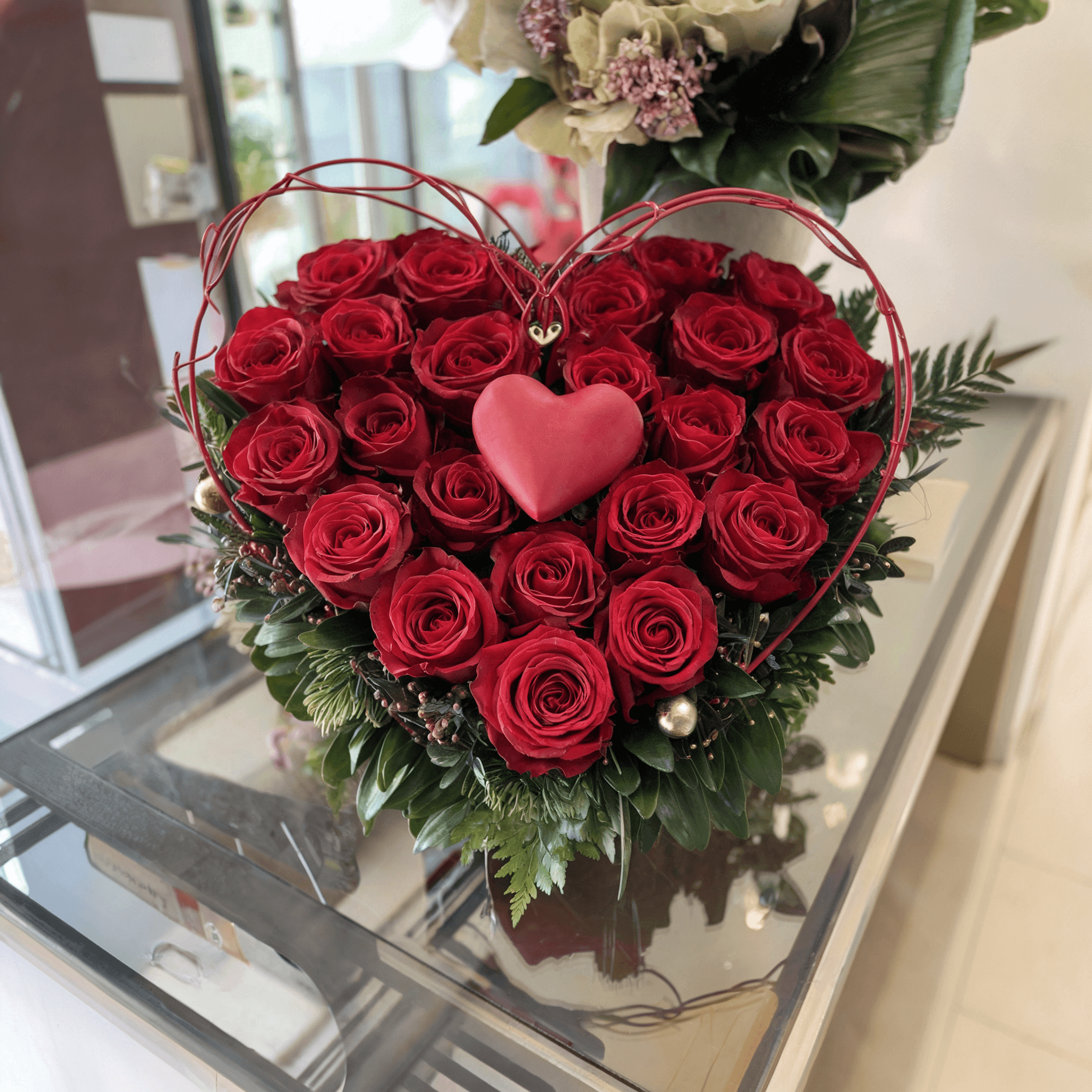 CUORE ROSSO – Cuore di Rose Rosse e Verde Decorativo