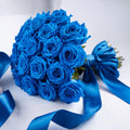ELEGANZA BLU – Mazzo di Rose Blu con Verde Decorativo