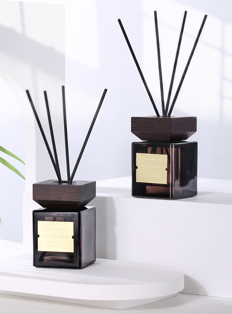 Diffusore a bastoncini in rattan con coperchio in legno e oli essenziali "Hotel Fragrance"