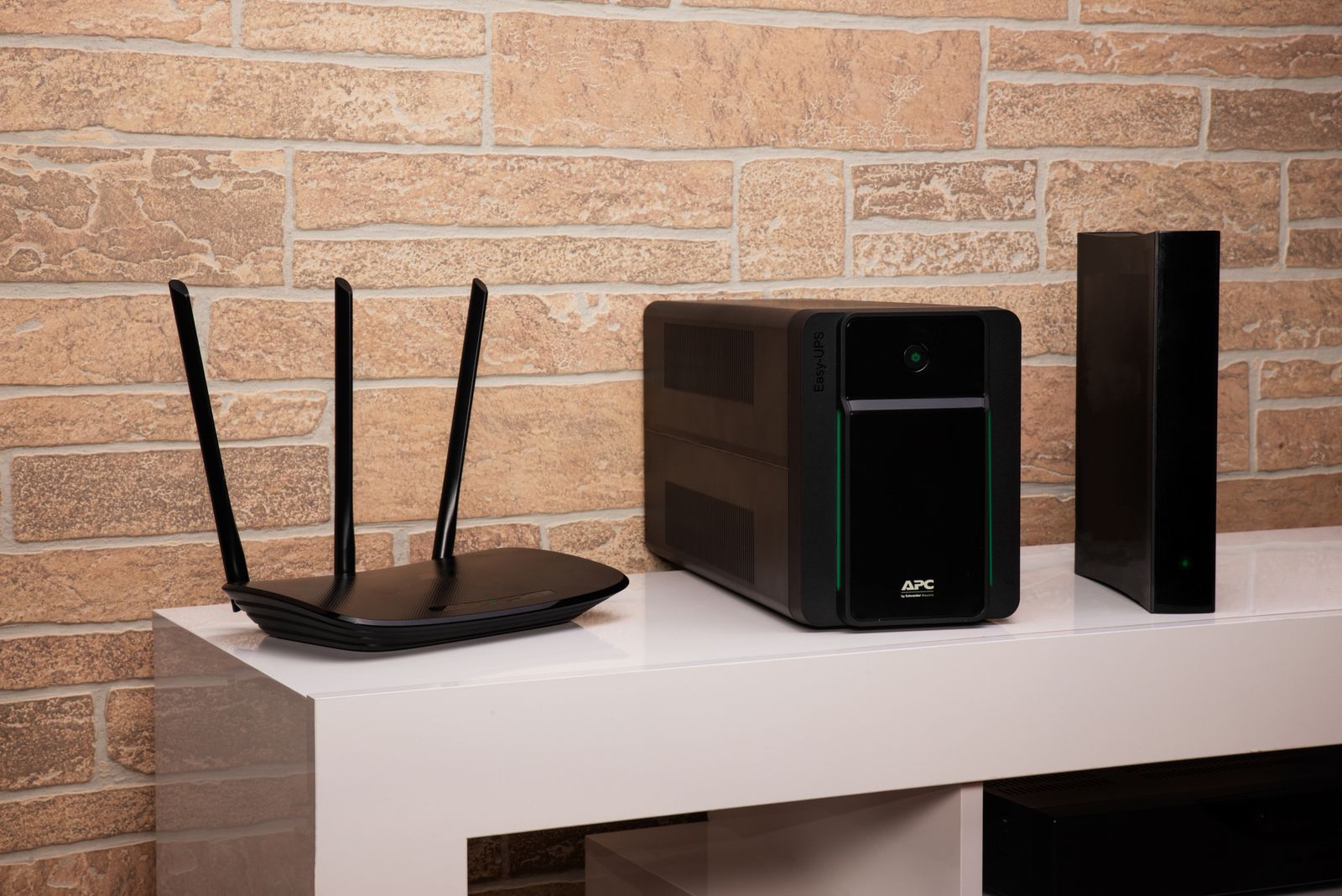 APC Easy UPS gruppo di continuità (UPS) A linea interattiva 1,2 kVA 650 W 4 presa(e) AC [BVX1200LI-GR]
