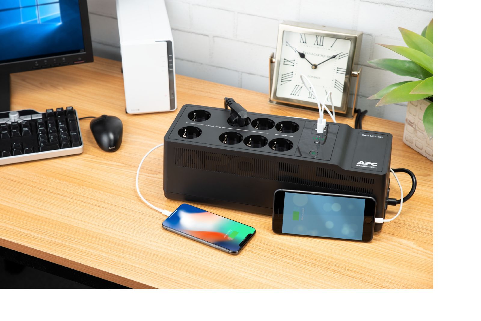 APC BE850G2-GR gruppo di continuità (UPS) Standby (Offline) 0,85 kVA 520 W 8 presa(e) AC [BE850G2-GR]