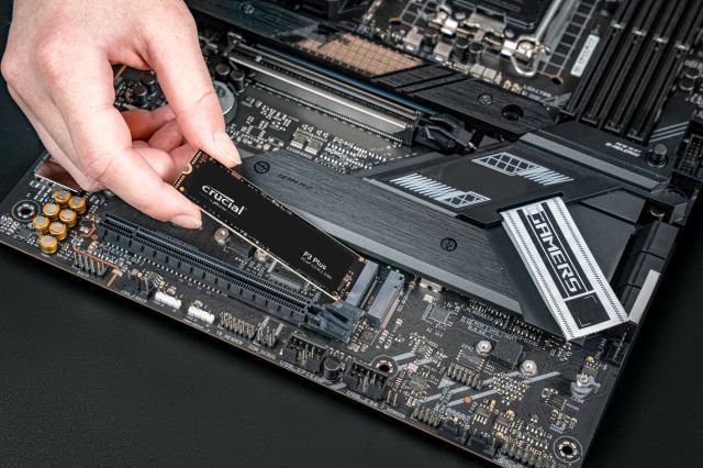 Crucial P3 Plus M.2 1000 GB PCI Express 4.0 3D NAND NVMe [CT1000P3PSSD8]