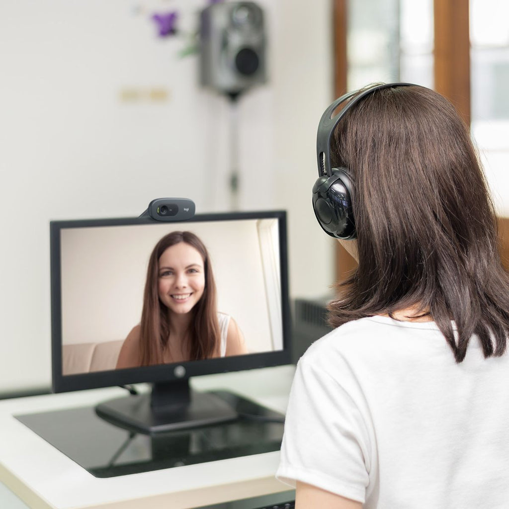 Logitech C270 Webcam HD, HD 720p/30fps, Videochiamate HD Widescreen, Correzione Automatica Luminosità, Microfono Riduzione del Rumore, Skype, FaceTime, Hangouts, WebEx,PC/Mac/Tablet/Chromebook [960-001063]