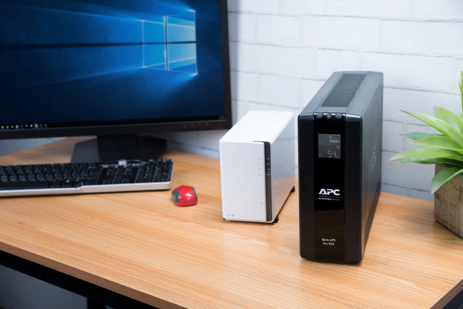 APC BR900MI gruppo di continuità (UPS) A linea interattiva 0,9 kVA 540 W 6 presa(e) AC [BR900MI]