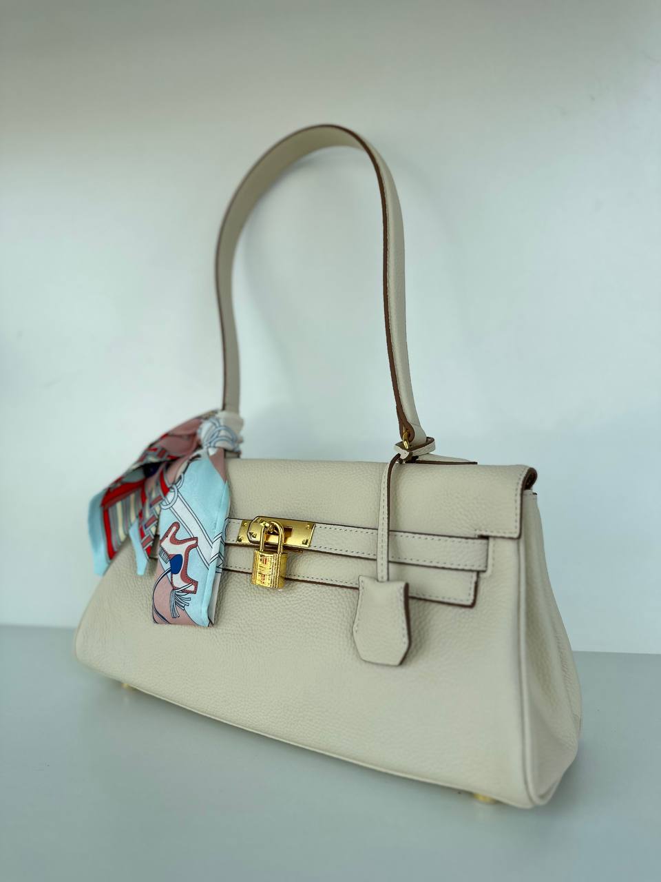 Premium Leather Bag with an Original Lock Closure, Made in Italy