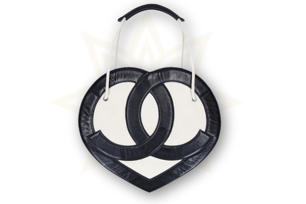 Chanel - BORSA A MANO CHANEL CUORE-CUORE IN FELTRO E PELLE LACCATA NERA