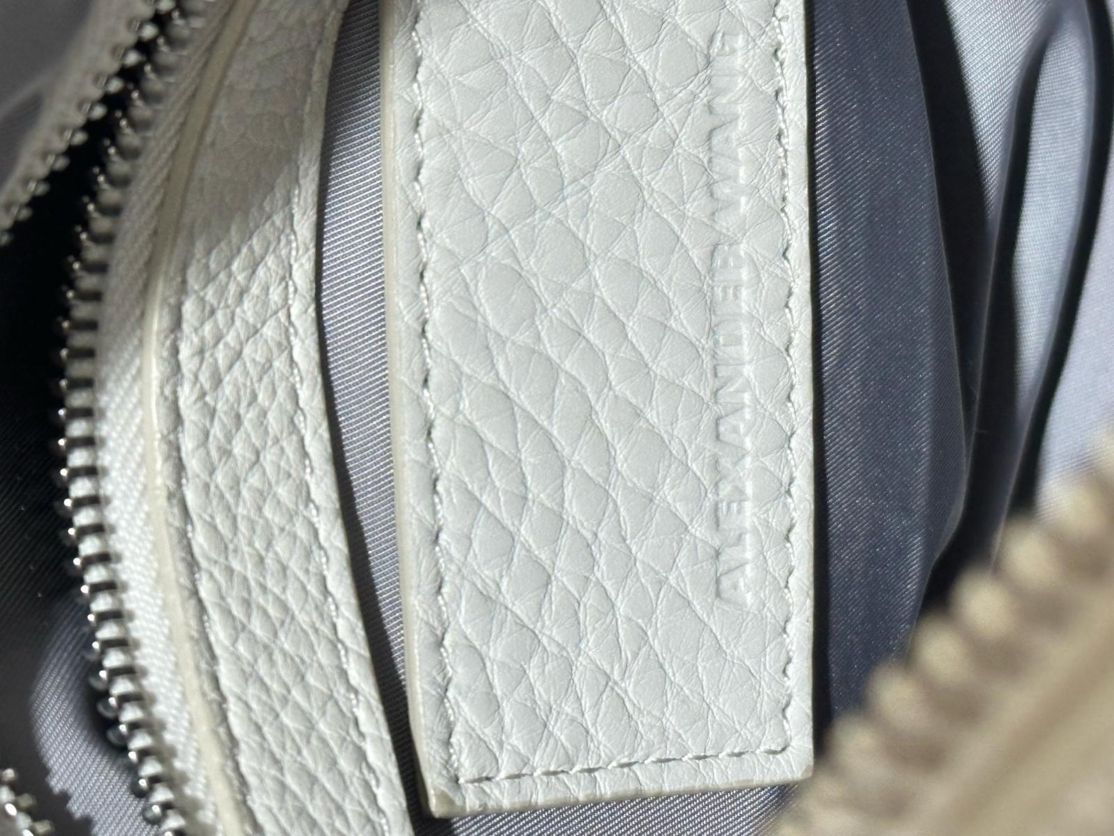 Alexander Wang Rocco Bag in pelle martellata bianca con borchie iridescenti