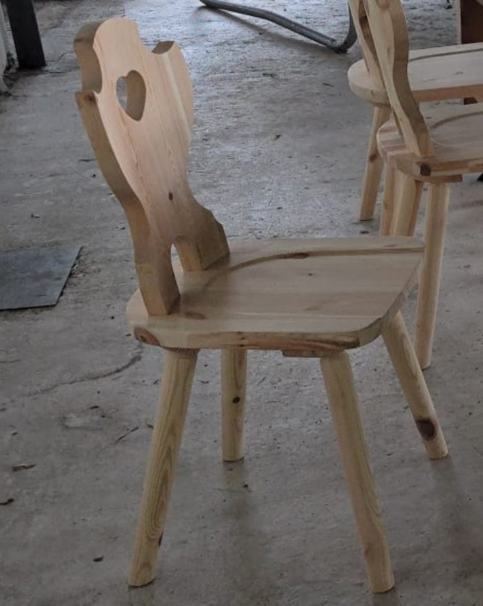 Sedia tirolese in pino grezzo